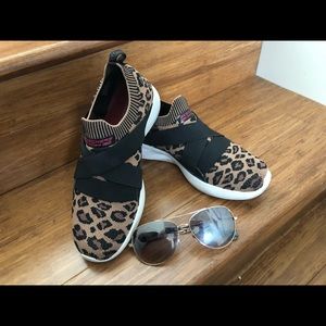 Sketchers BOBs Memory Foam Shoes 7.5